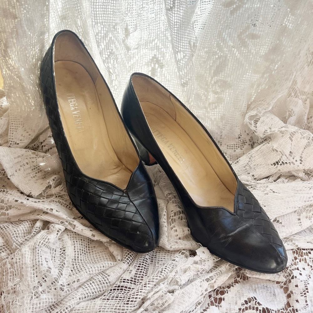 Vintage 1980s Bottega Veneta Black Leather Half & Half Woven Pumps Size 7.5